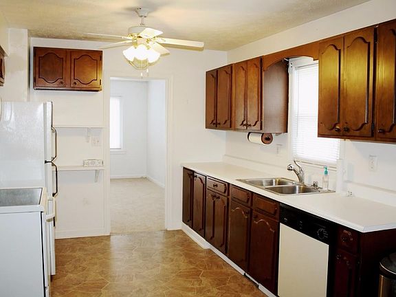 3rd image of 123 N Washington Blvd