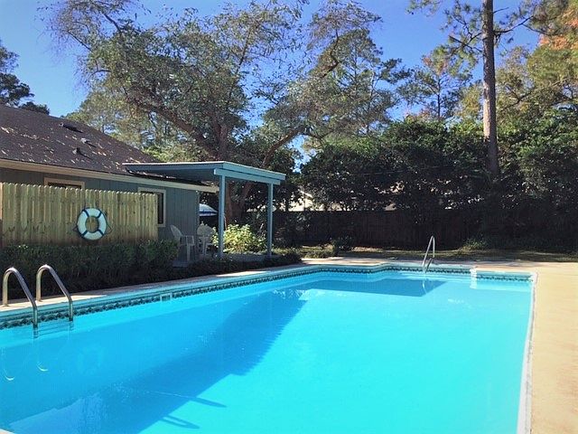 1st image of 1816 Woodcrest Dr