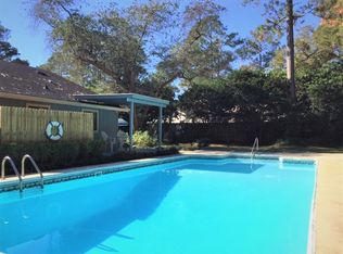 1816 Woodcrest Dr, Valdosta, GA 31602