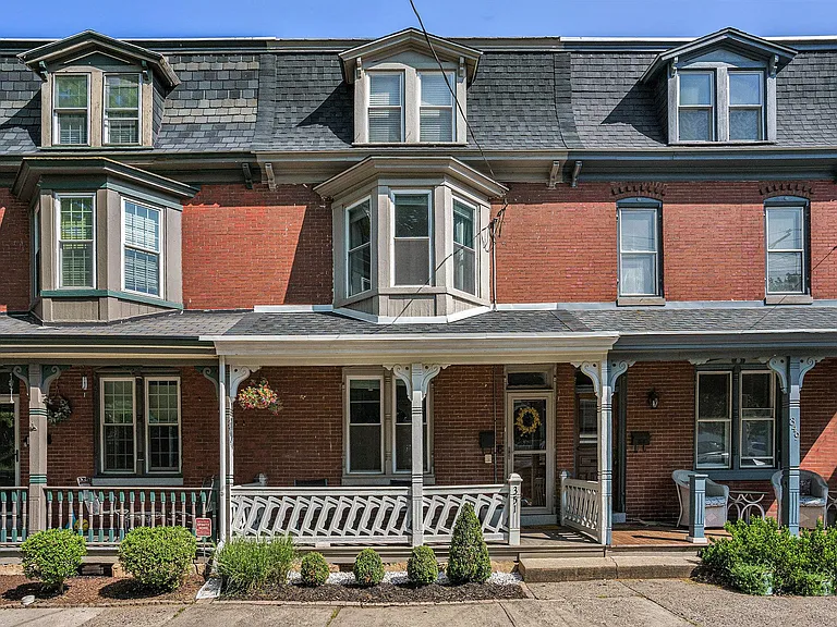 351 Washington Ave — Photo 2