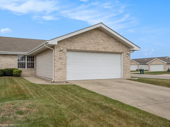 381 Golden Oak Dr, Crown Point, IN 46307