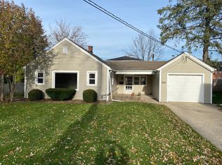 555 Fremont St, Woodstock, IL 60098