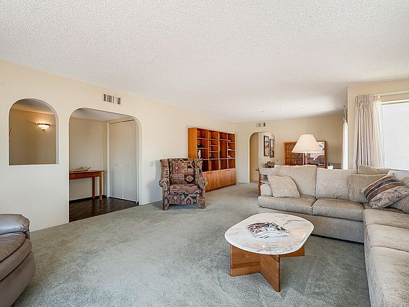 5th image of 1039 N Paseo Iris
