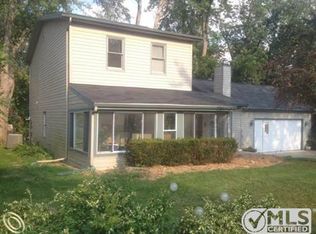 212 Hillcroft Dr, Walled Lake, MI 48390