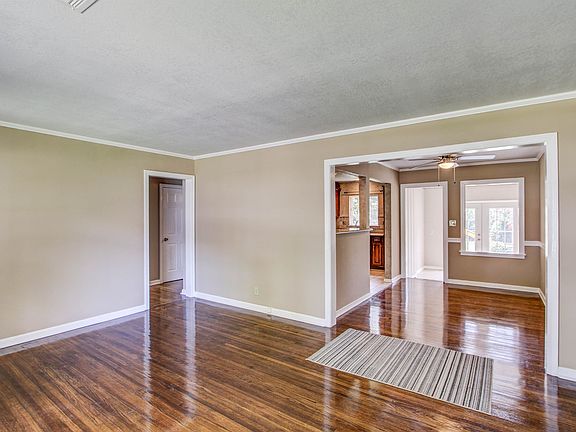 5th image of 1528 E 49th Pl