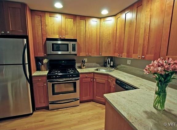 3rd image of 2140 N Lincoln Ave APT 5206