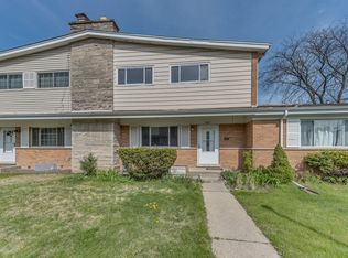 425 Glenshire Rd, Glenview, IL 60025