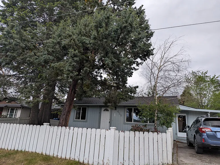 425 SE McKinley Ave #1 & 2-1 — Photo 1