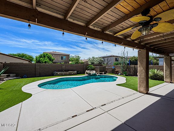 3rd image of 424 E Placita Costana