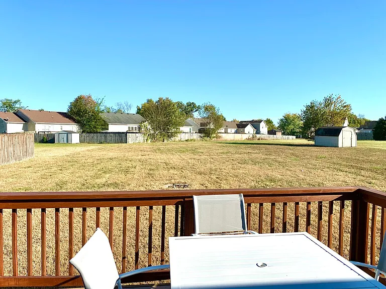 556 Oakmont Dr — Photo 27