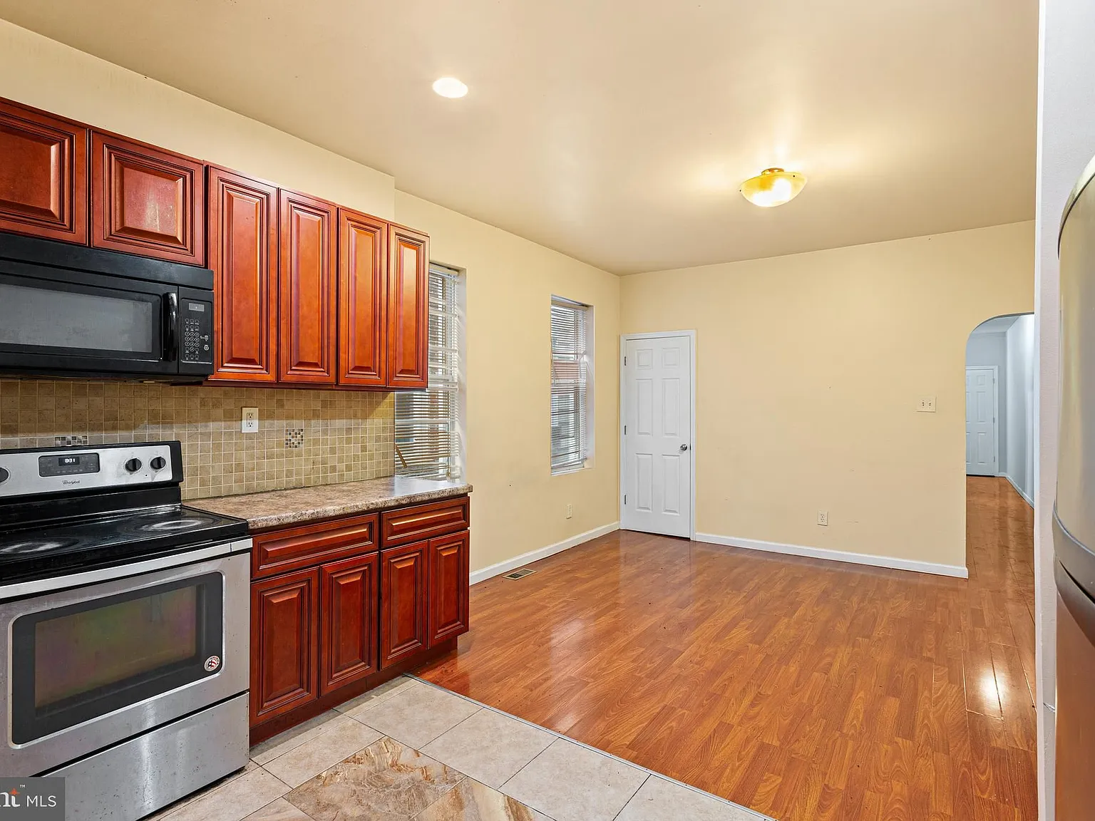 2 bed, 1.0 bath, 2130 sqft, $1,600 — Photo 3