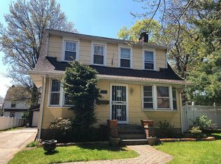 30 Nassau Rd, Great Neck, NY 11021