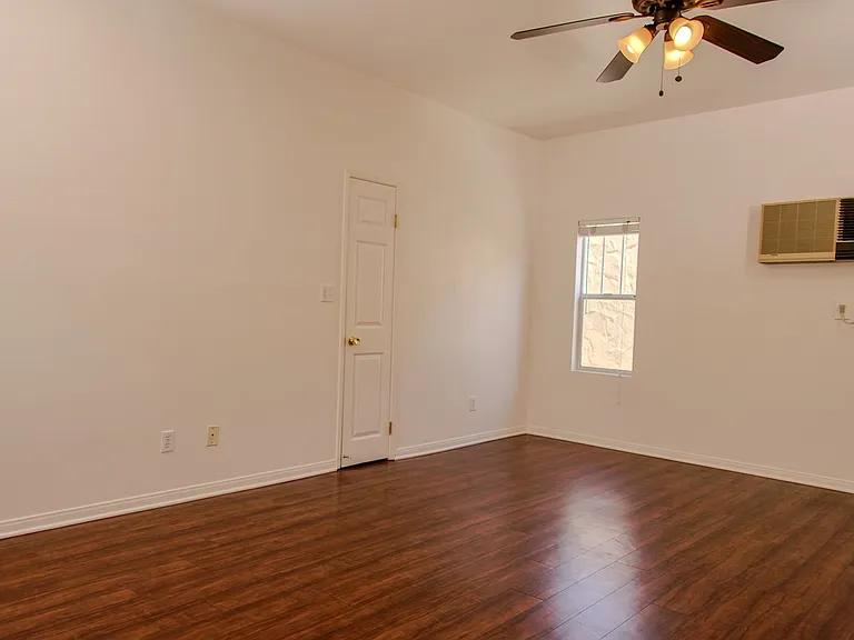 Garfield Avenue Apartments — Photo 8
