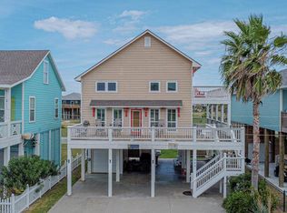 862 Palmetto Dr, Crystal Beach, TX 77650