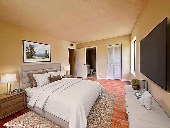3rd image of 1009 Green Pine Boulevard #H3