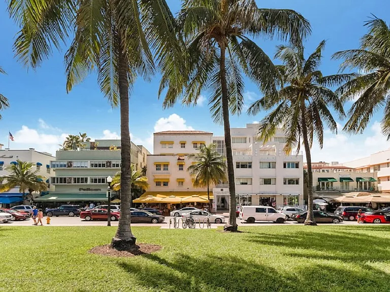 Ocean Dr — Photo 73