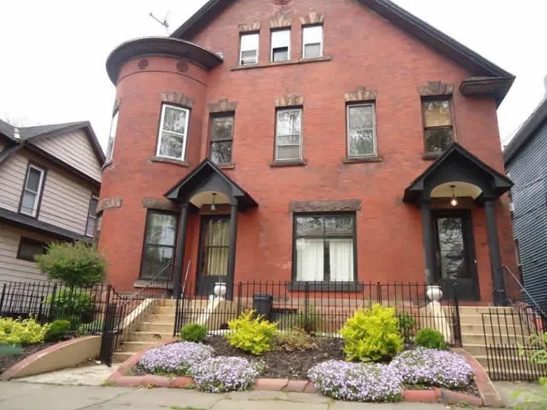 344 1/2 W 9th St — Photo 1