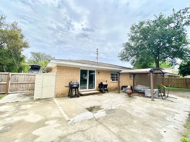 409 Main St — Photo 12