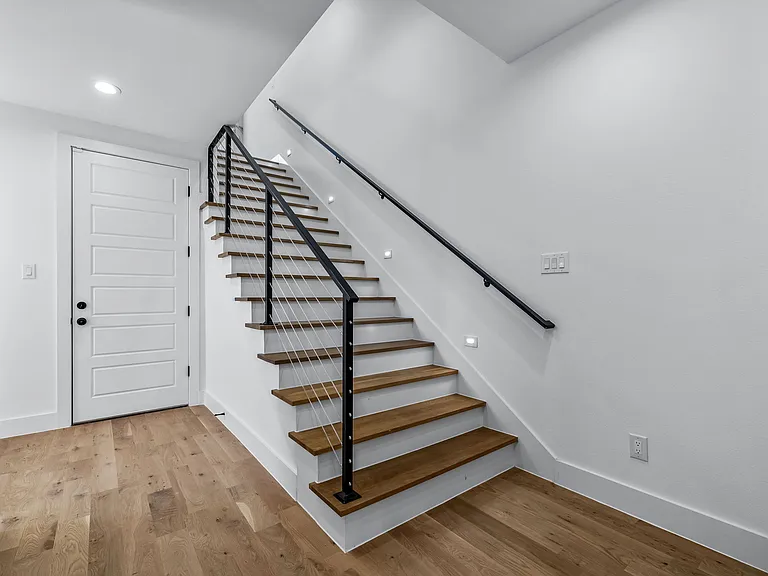 410 Avenue L #B — Photo 24