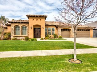 11104 Hartland St, Bakersfield, CA