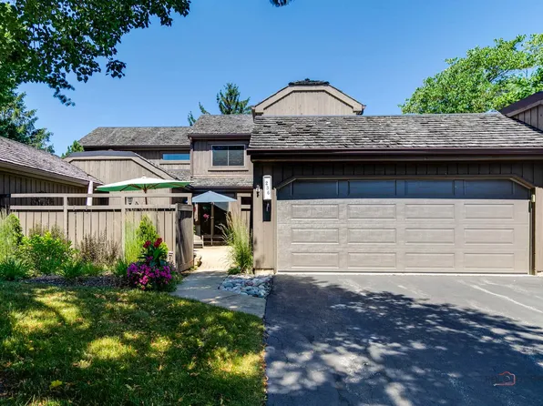 236 Thornhill Ln, Lake Barrington, IL 60010