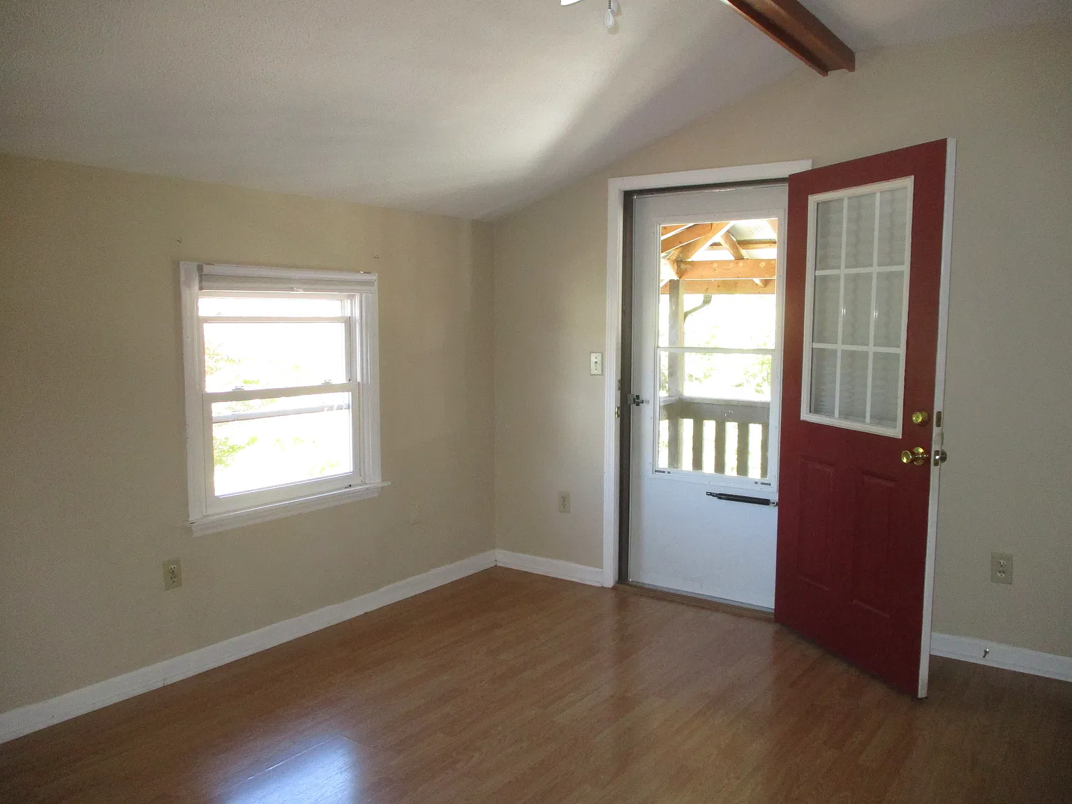 1 bed, 1.5 bath, 900 sqft, $950 — Photo 3