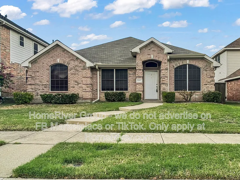 4 bed, 2.0 bath, 2088 sqft, $2,295 — Photo 1