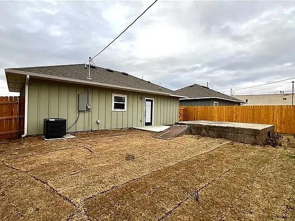 2nd image of 208 E Oklahoma Ave