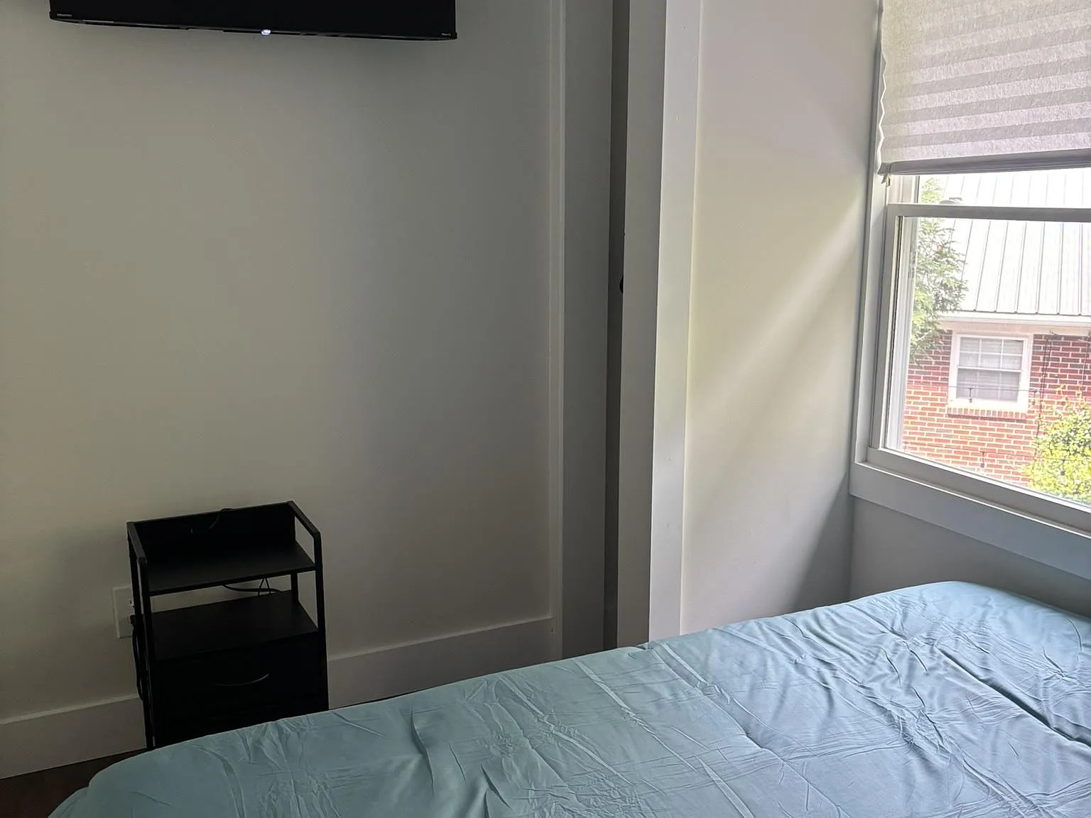 4 bed, 2.0 bath, 1200 sqft, $1,092 — Photo 2