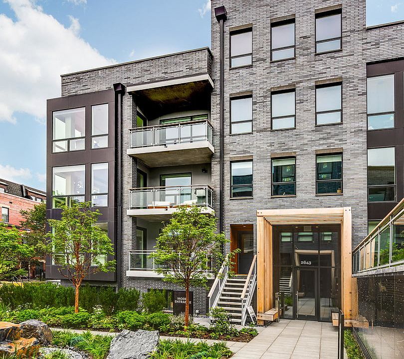 1st image of 2643 N Hermitage Ave #201