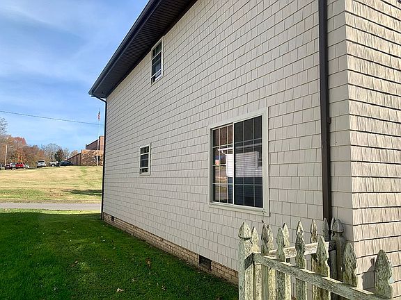 2nd image of 2223 Sunrise Ave