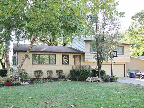 1408 Nichols St, Manhattan, KS 66503