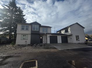 721 E St, Independence, OR 97351