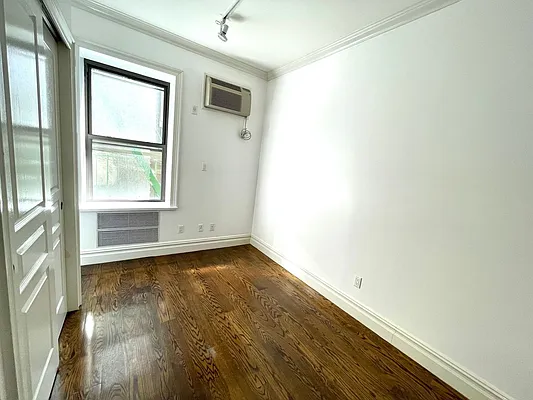 Rented by VRE | media 12