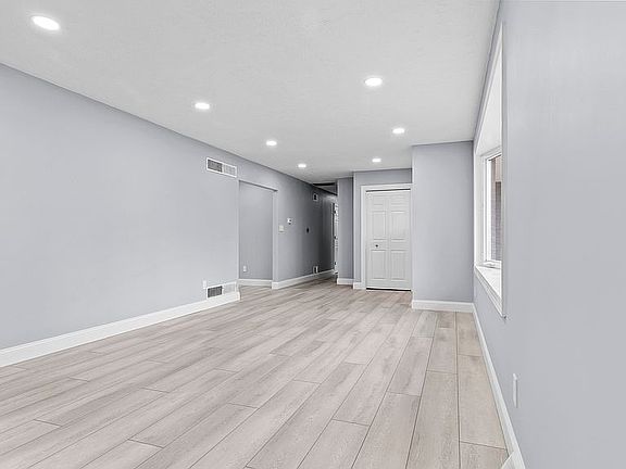 5th image of 124 Skyview Dr