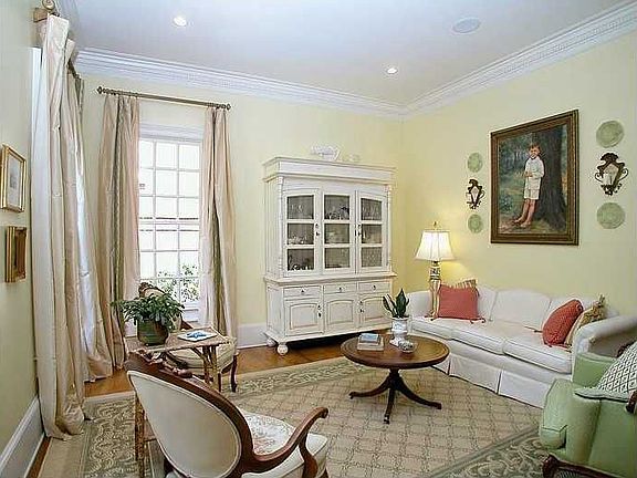 3rd image of 3015 Greendale Dr NW