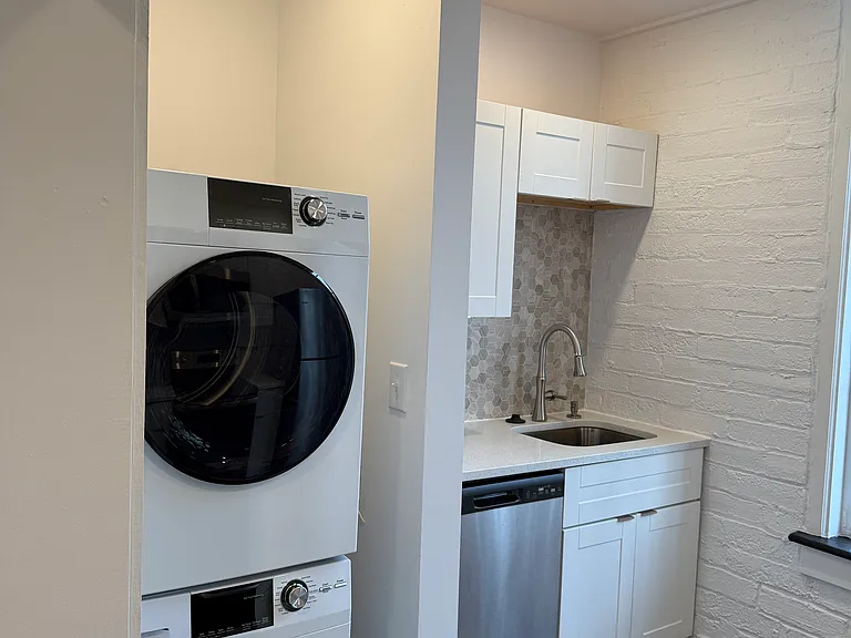 421 Rivermont Ave — Photo 2