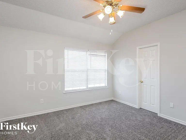 2124 Twin Creek Ln — Photo 13
