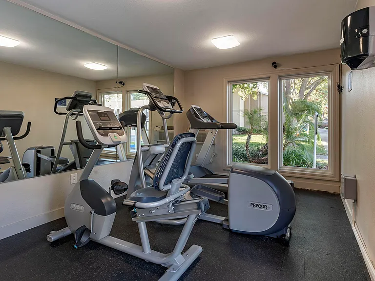 Portofino Apartments — Photo 33