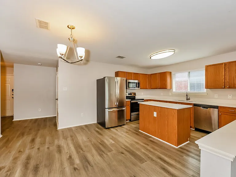 2217 Midbury Dr — Photo 6