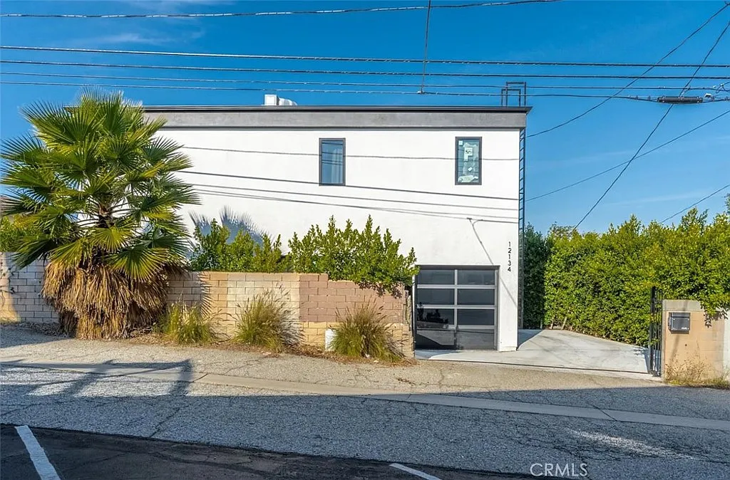2 bed, 3.5 bath, 1476 sqft, $8,000 — Photo 1