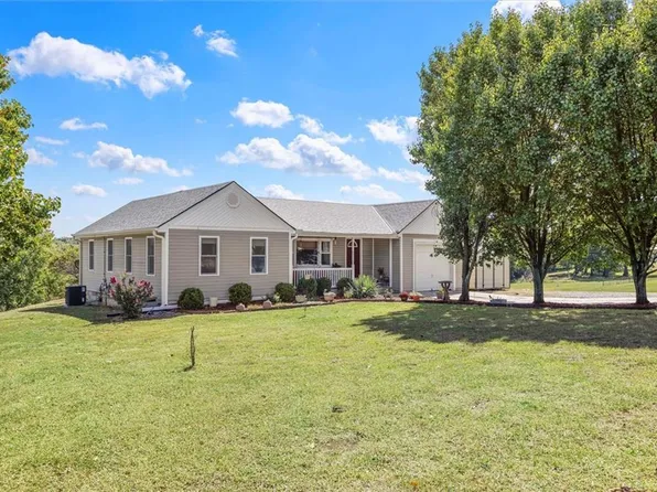 2811 S Brookhart Dr, Harrisonville, MO 64701