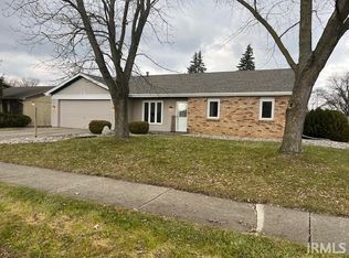 1811 Papermill Xing, Fort Wayne, IN 46825