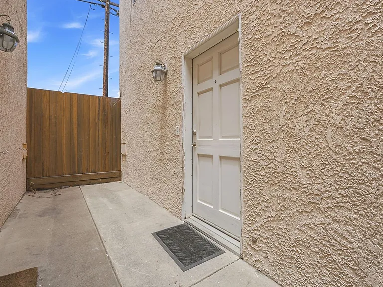 225 20th Street — Photo 13