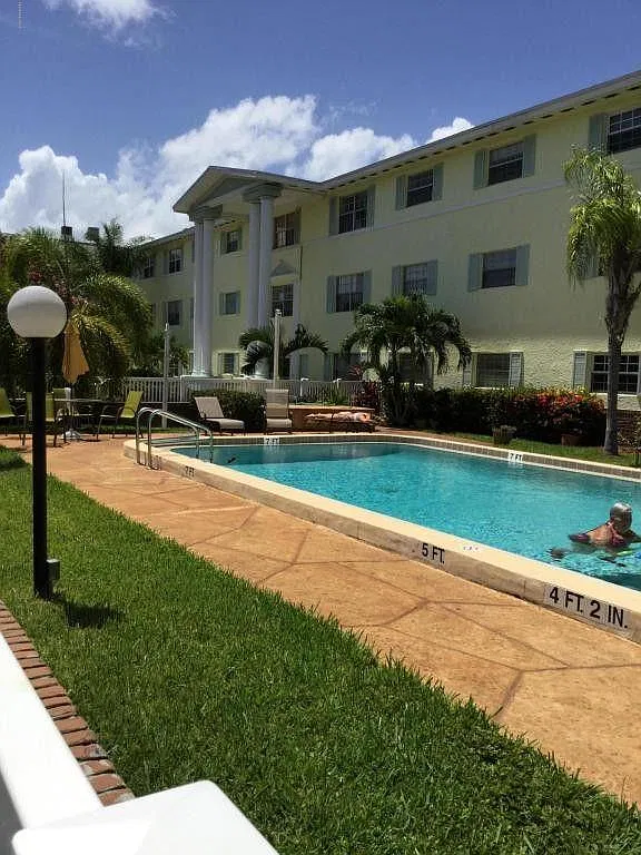 2 bed, 972 sqft, $2,000 — Photo 2