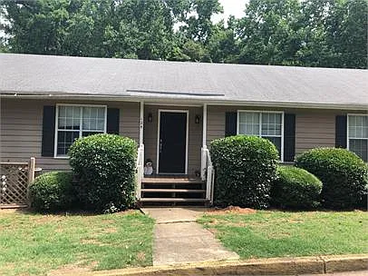 Oxford Park - 127 Jolly Ln — Photo 4