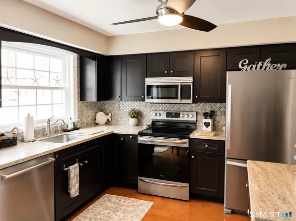 18 Founders Village #18, Clinton, CT 06413