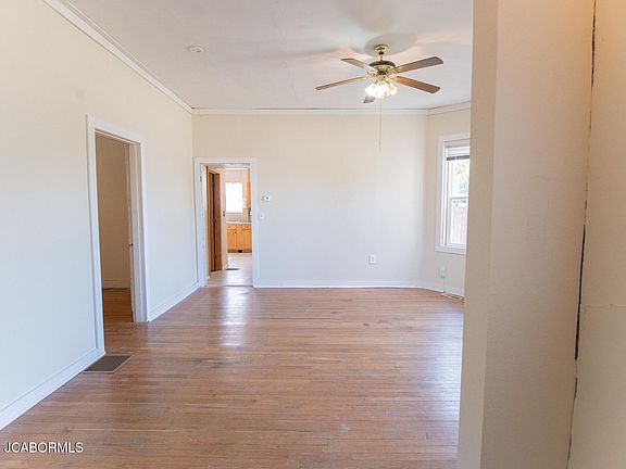 4th image of 202 E Lincoln Ave