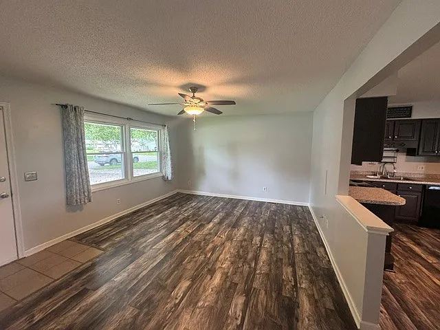 636 Greenfield Dr — Photo 3
