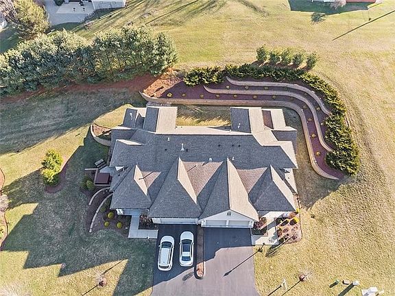 3rd image of 271 Hytyre Farms Dr